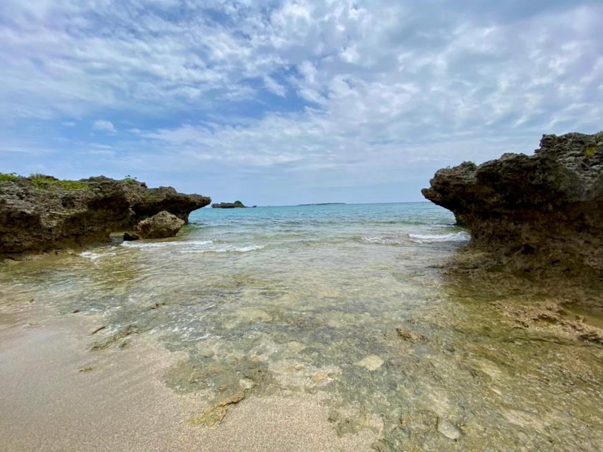 バーベキューもできる! 海と浜比嘉大橋を一望できる宿 Henza 外观 照片